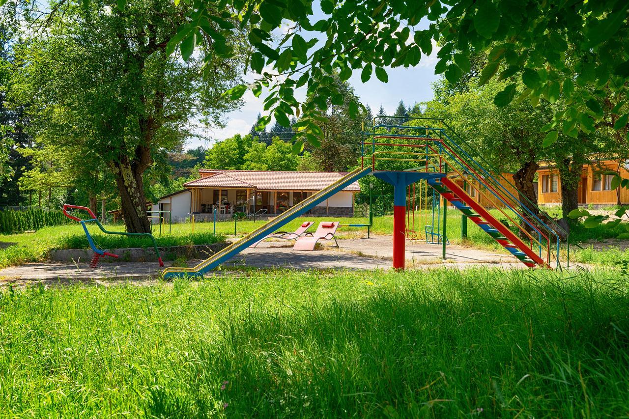 Guest Houses Apriltsi Kravenik Exterior foto