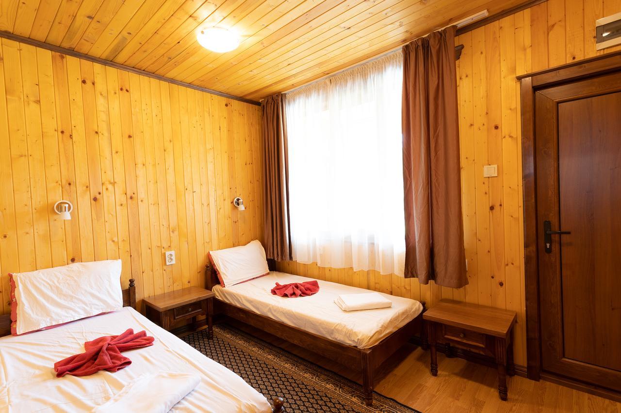 Guest Houses Apriltsi Kravenik Exterior foto
