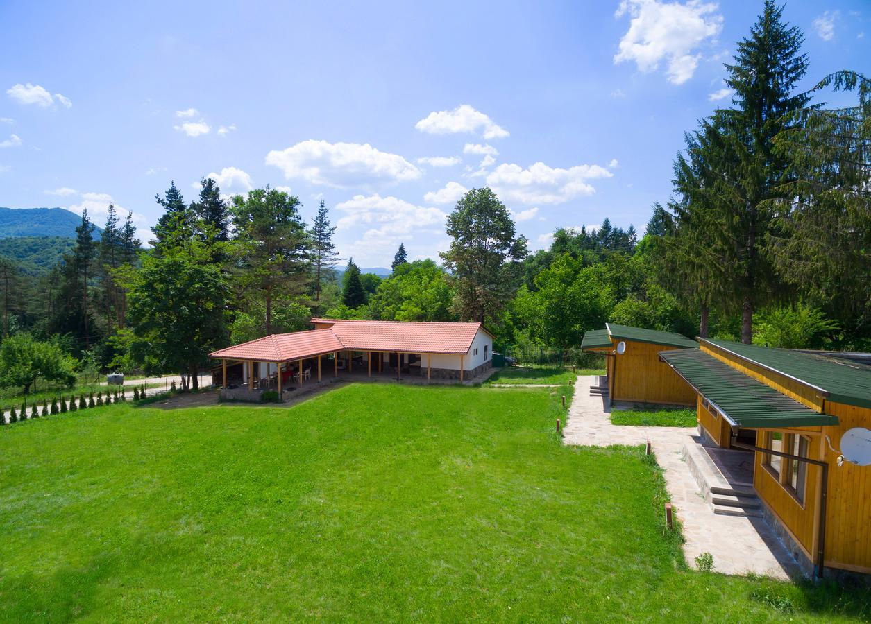 Guest Houses Apriltsi Kravenik Exterior foto